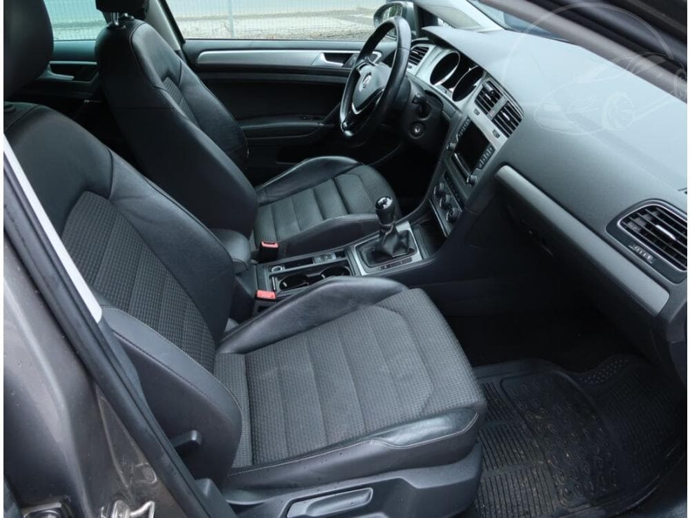 2014 Volkswagen GOLF - 9
