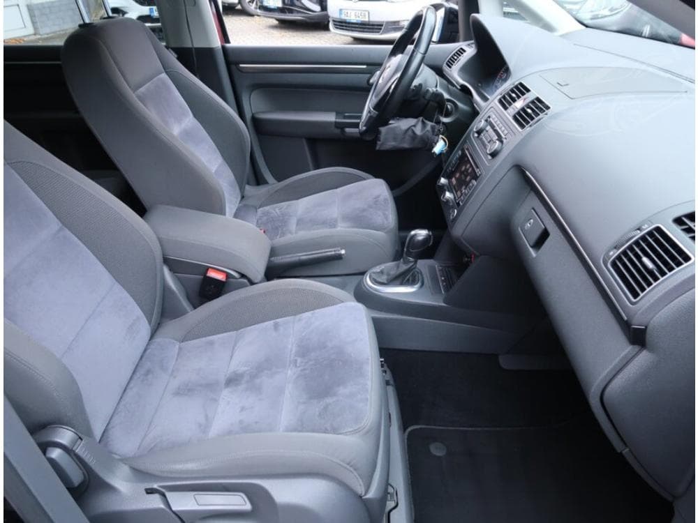 2011 Volkswagen Touran - 9