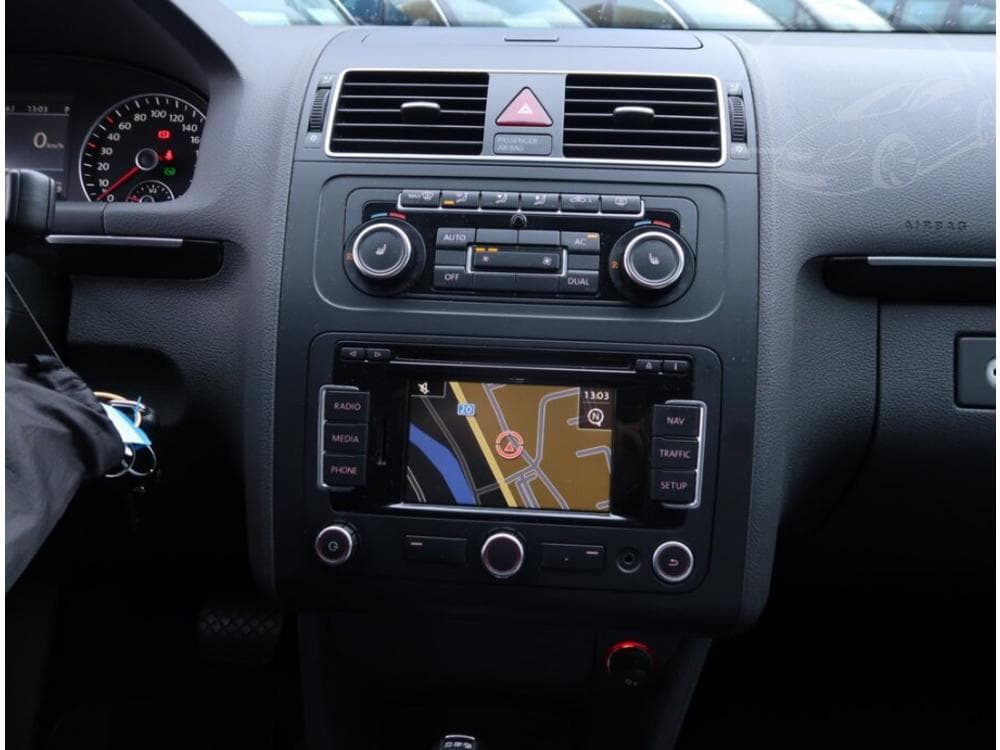 2011 Volkswagen Touran - 12