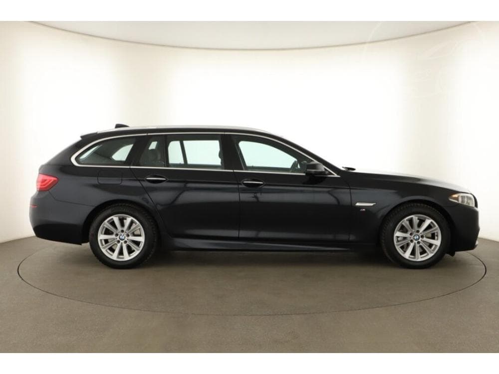 2015 BMW 5-Series - 11