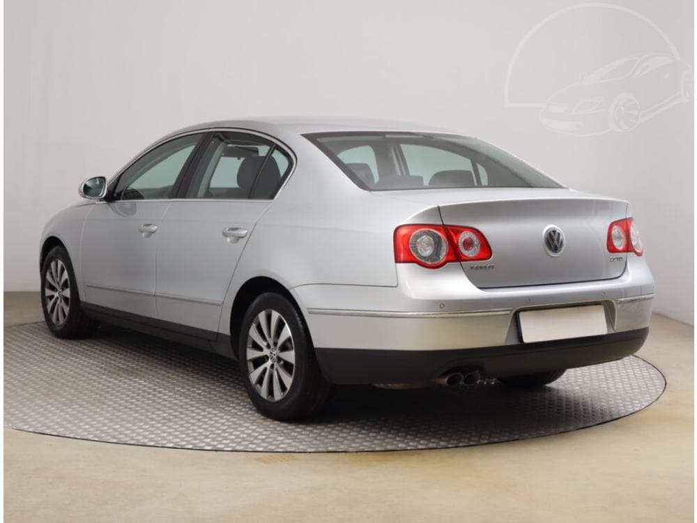 2010 Volkswagen PASSAT - 4