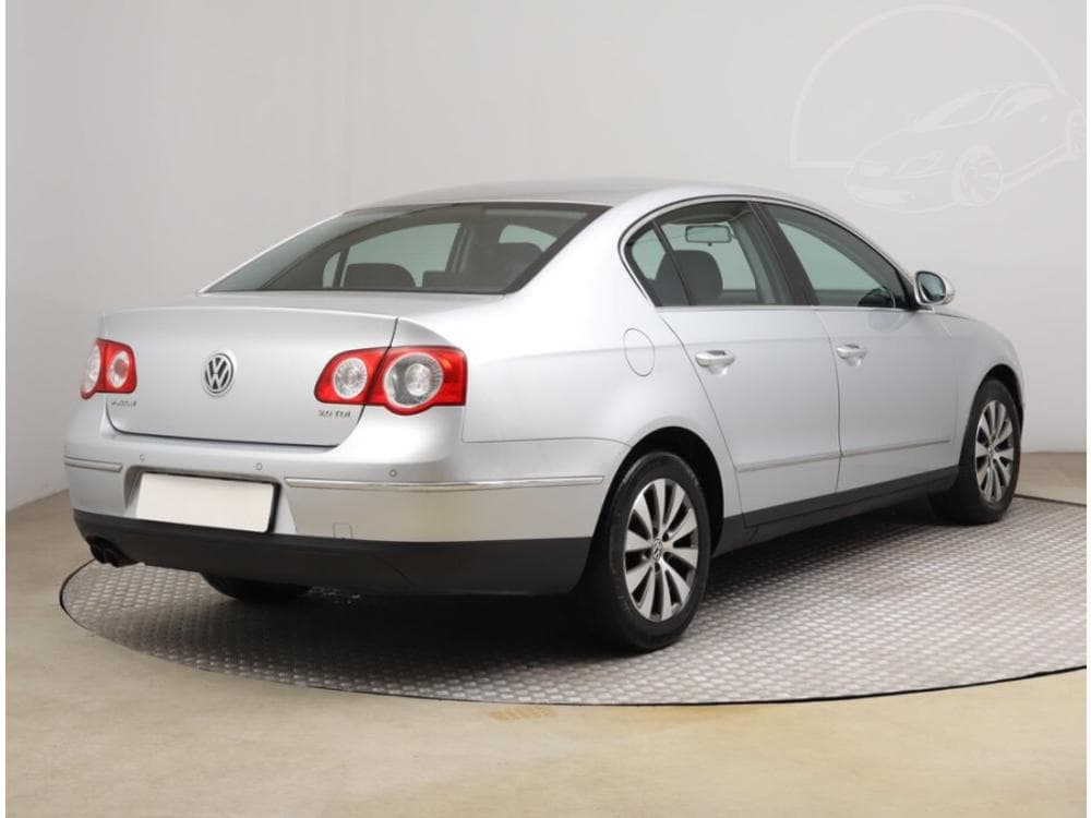 2010 Volkswagen PASSAT - 5