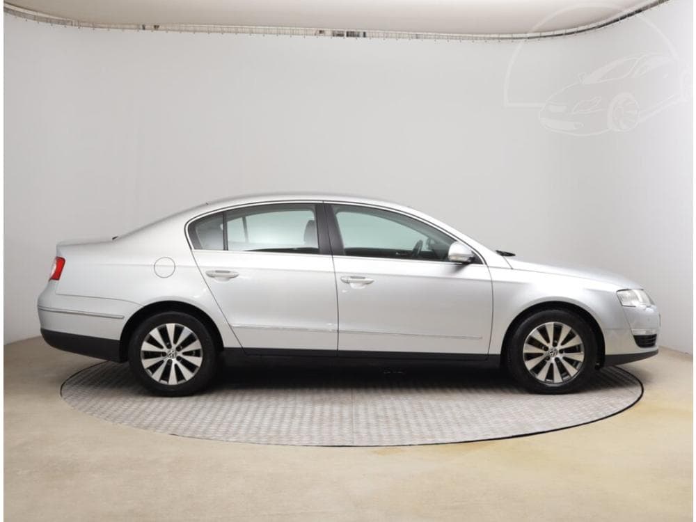 2010 Volkswagen PASSAT - 6