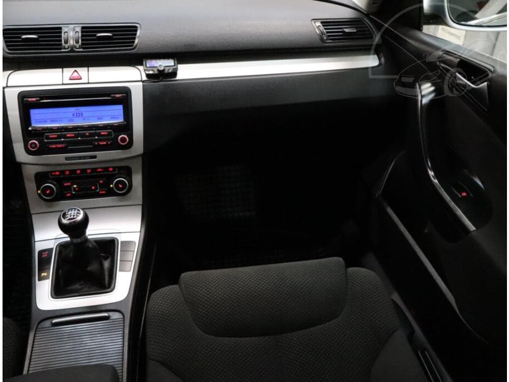 2010 Volkswagen PASSAT - 8