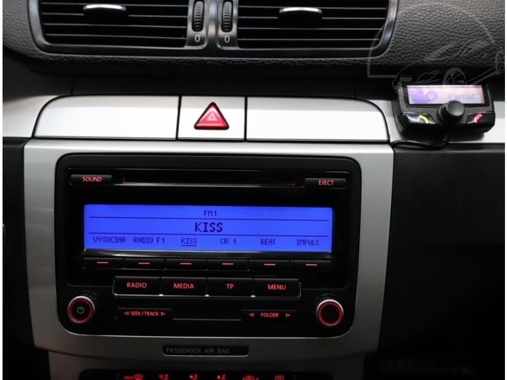 2010 Volkswagen PASSAT - 12