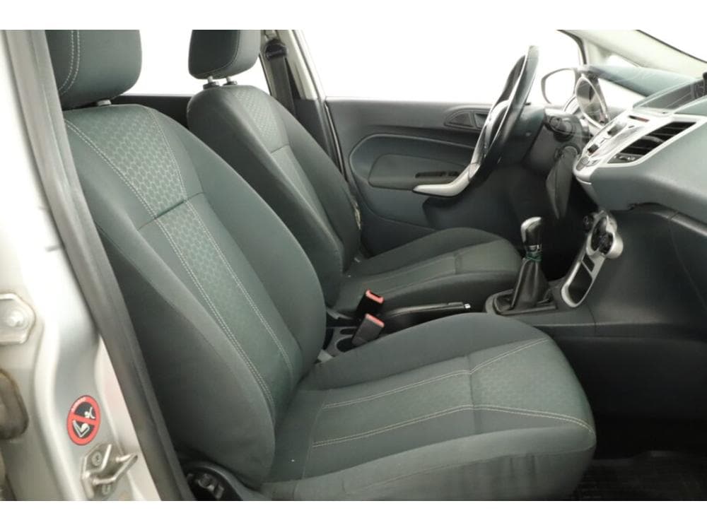 2009 Ford FIESTA - 7