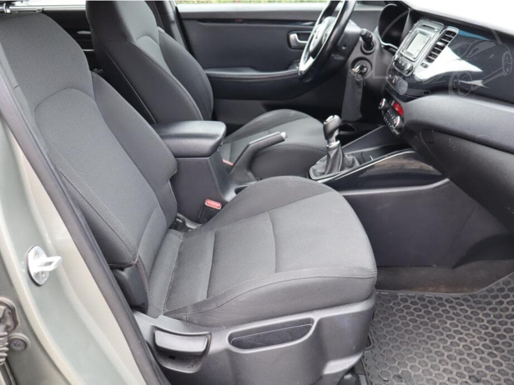 2016 Kia Carens - 9