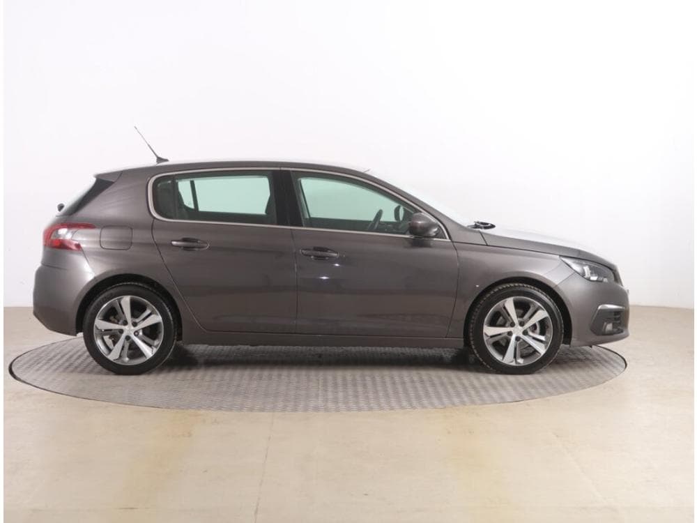 2018 Peugeot 308 - 11