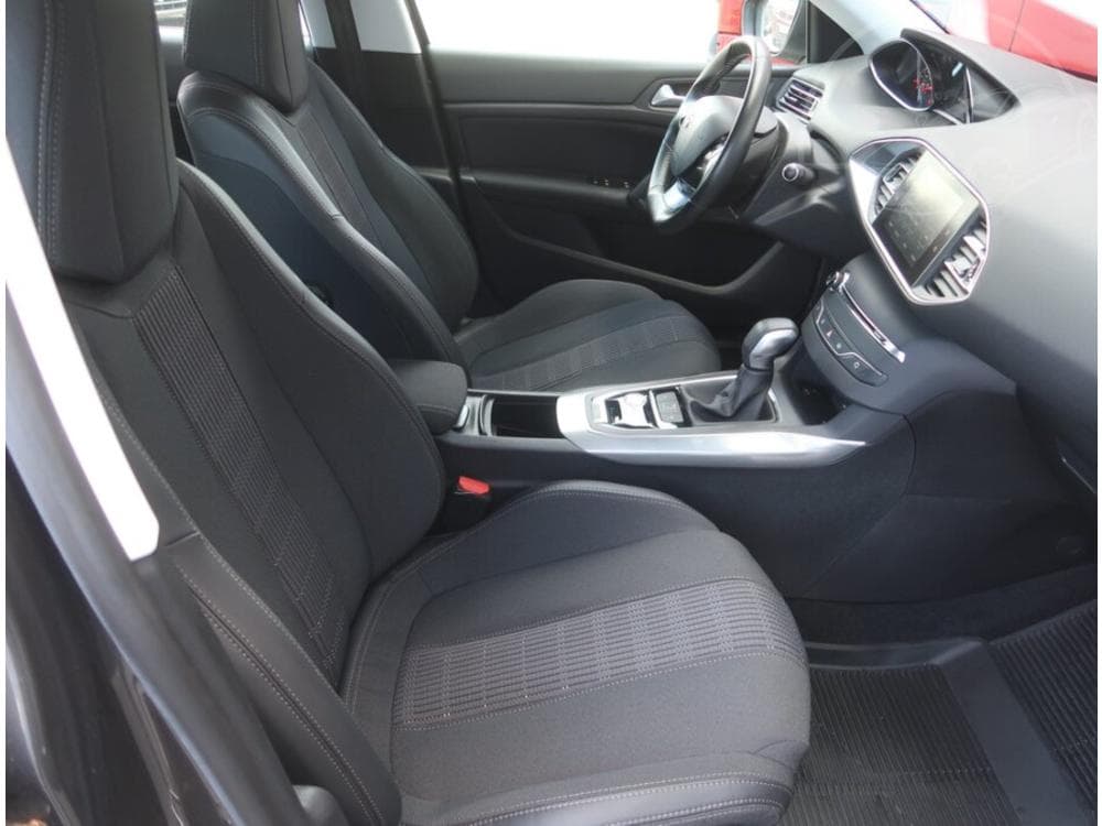 2018 Peugeot 308 - 17