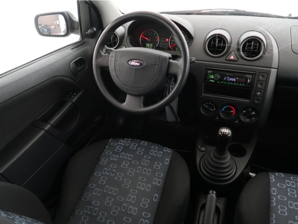 2005 Ford Fiesta - 19