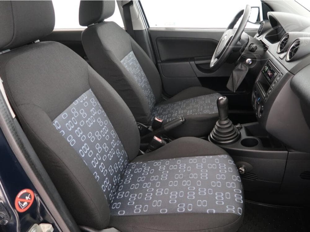 2005 Ford Fiesta - 25