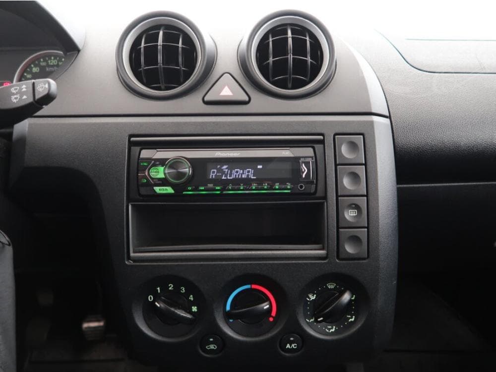 2005 Ford Fiesta - 34