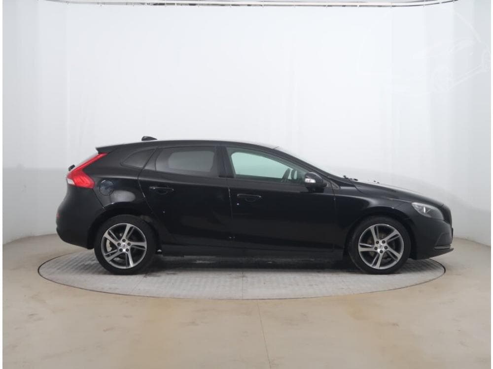 2017 Volvo V40 - 11