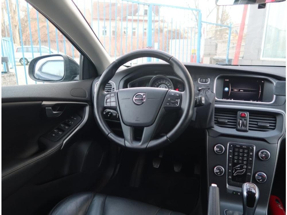 2017 Volvo V40 - 13