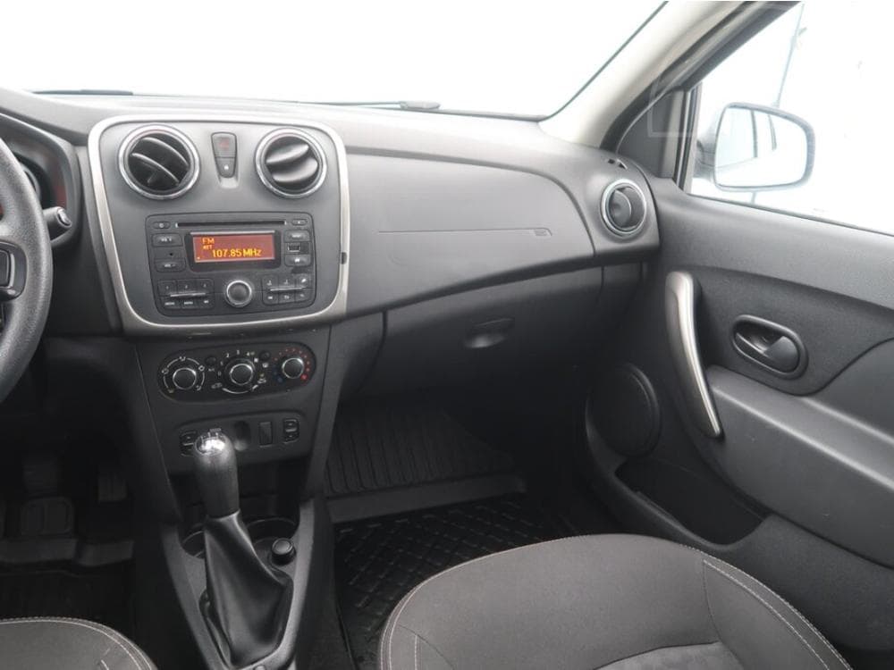 2015 Dacia Logan - 15