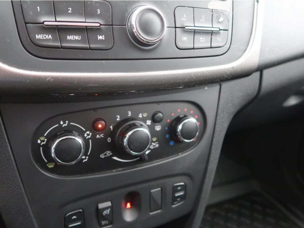 2015 Dacia Logan - 23