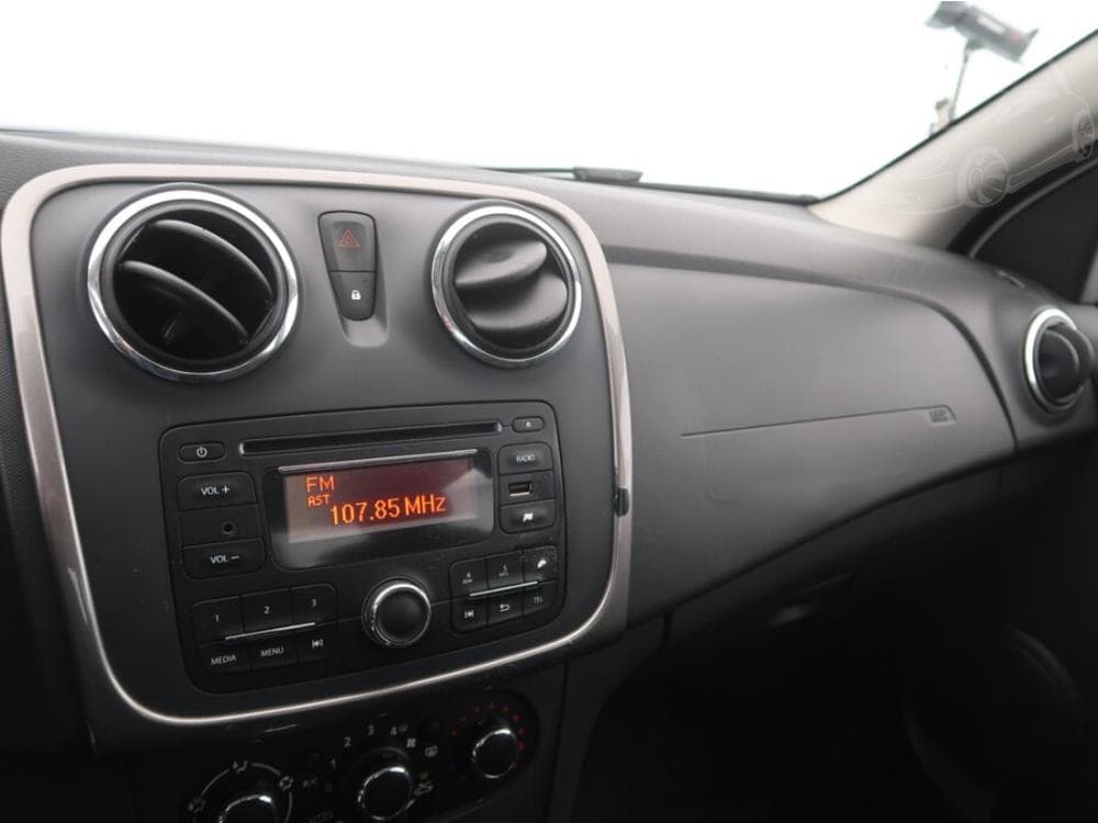 2015 Dacia Logan - 25