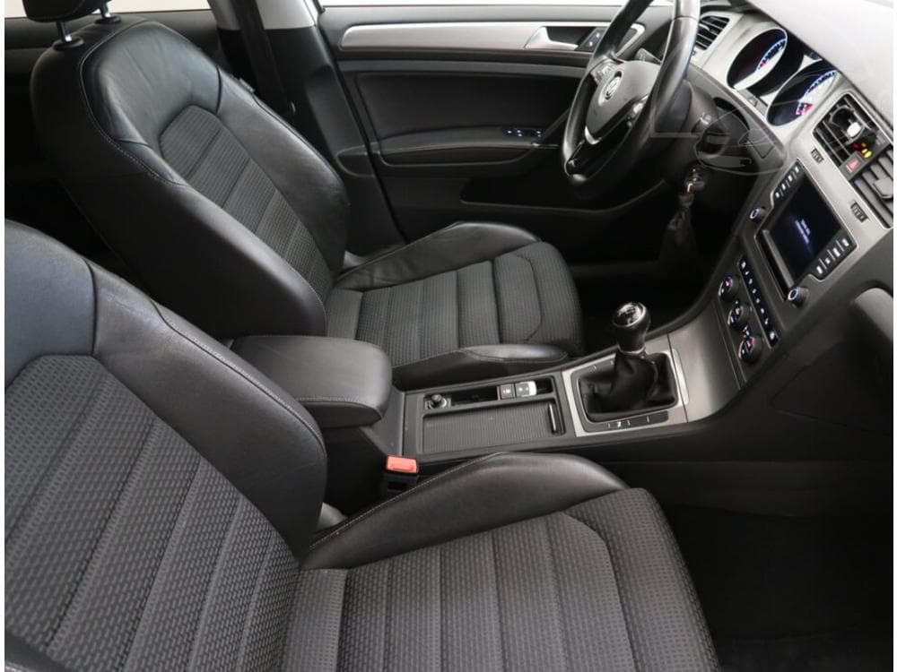 2016 Volkswagen GOLF - 17