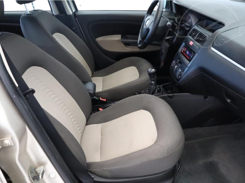 2010 Fiat LINEA - 7