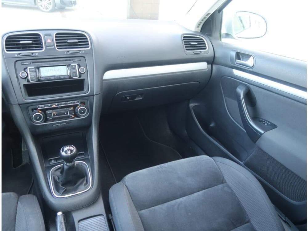2010 Volkswagen GOLF - 8