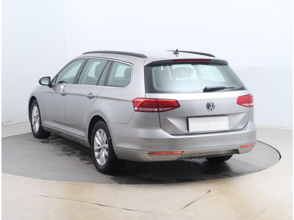 2016 Volkswagen PASSAT - 4