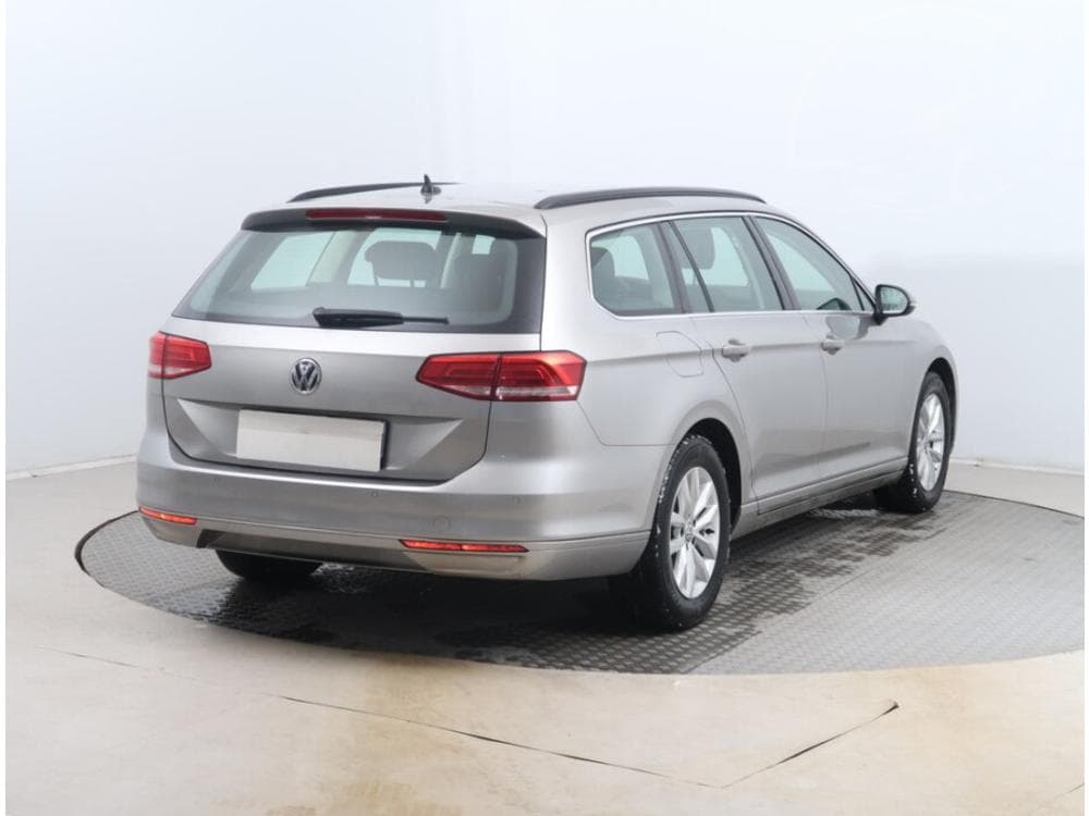 2016 Volkswagen PASSAT - 5