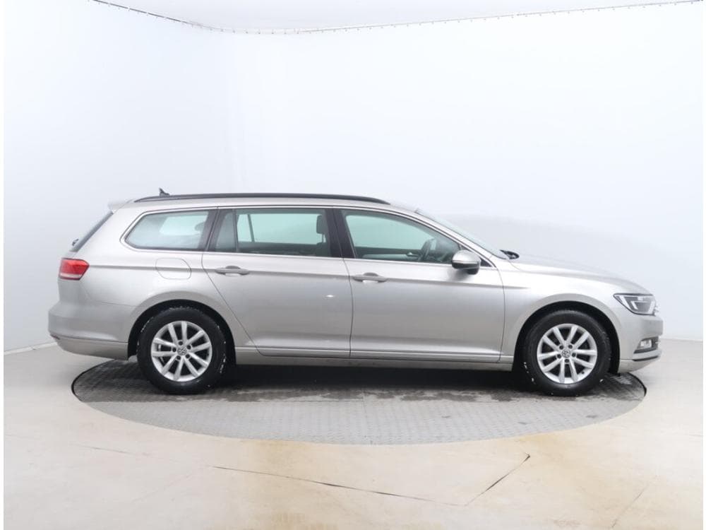 2016 Volkswagen PASSAT - 6