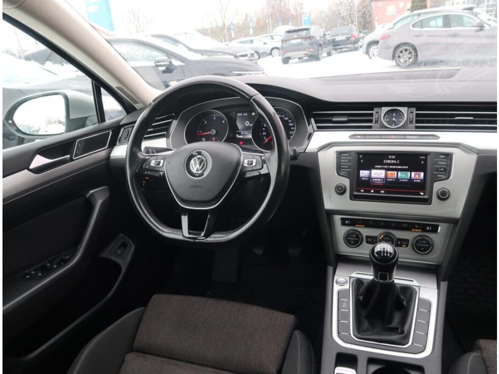 2016 Volkswagen PASSAT - 7