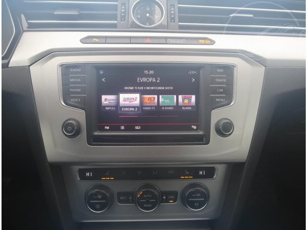 2016 Volkswagen PASSAT - 12