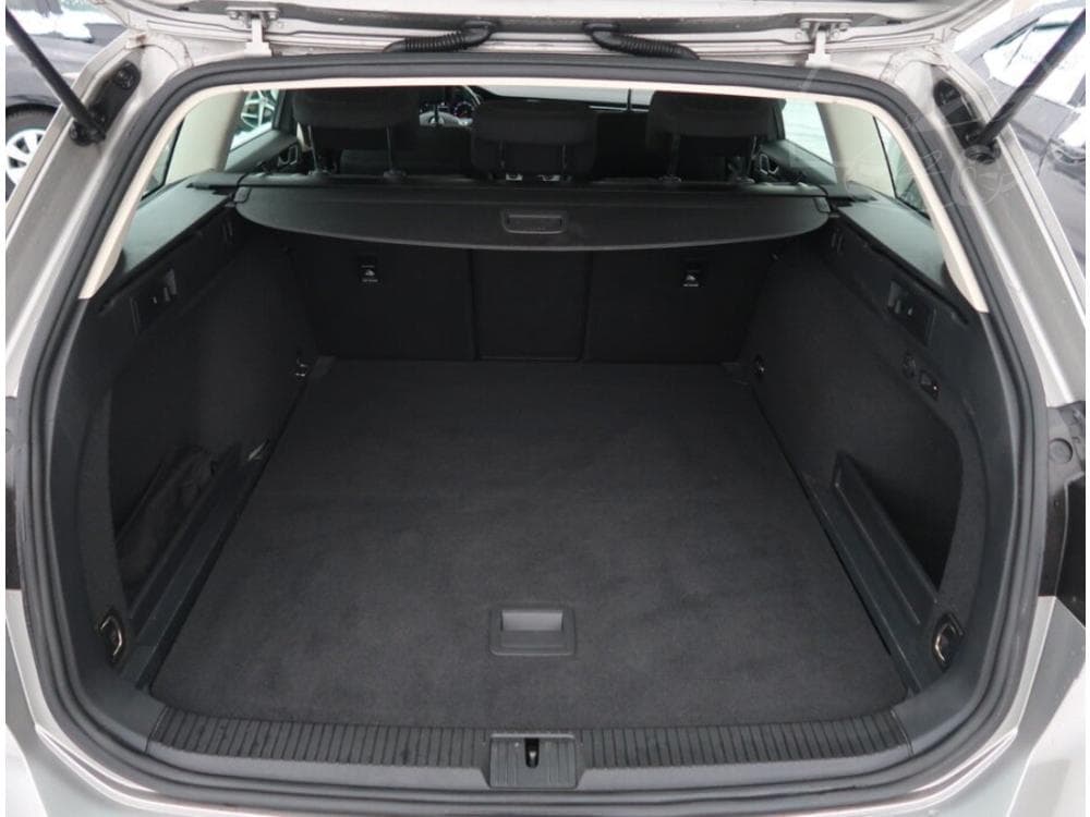 2016 Volkswagen PASSAT - 13
