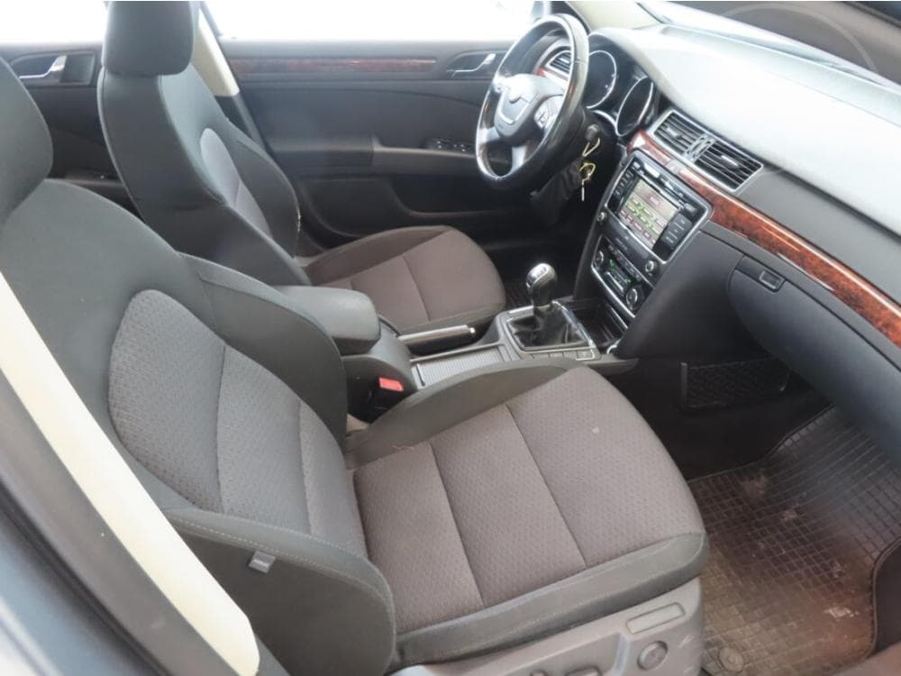 2010 Škoda SUPERB - 9