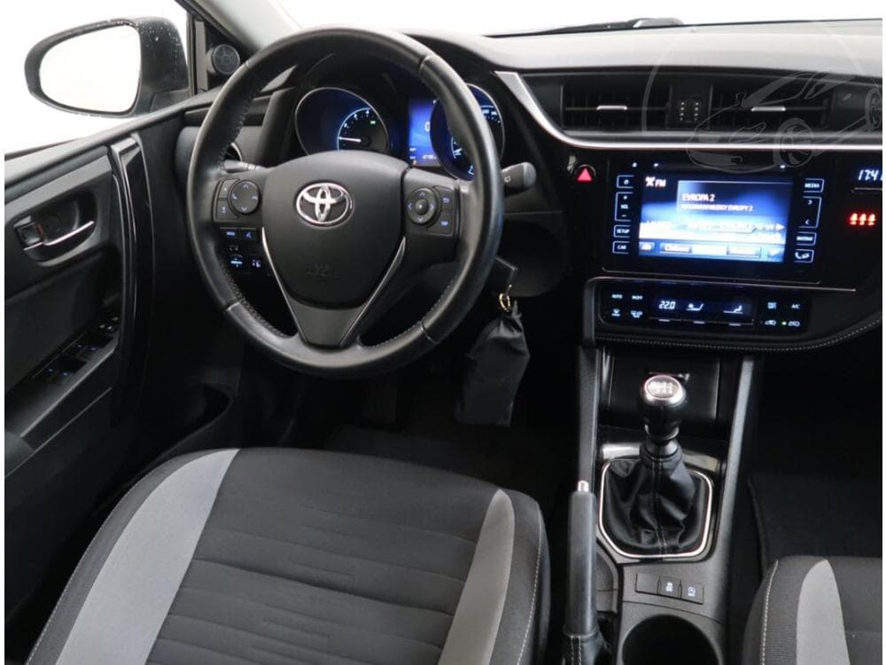 2017 Toyota Auris - 7