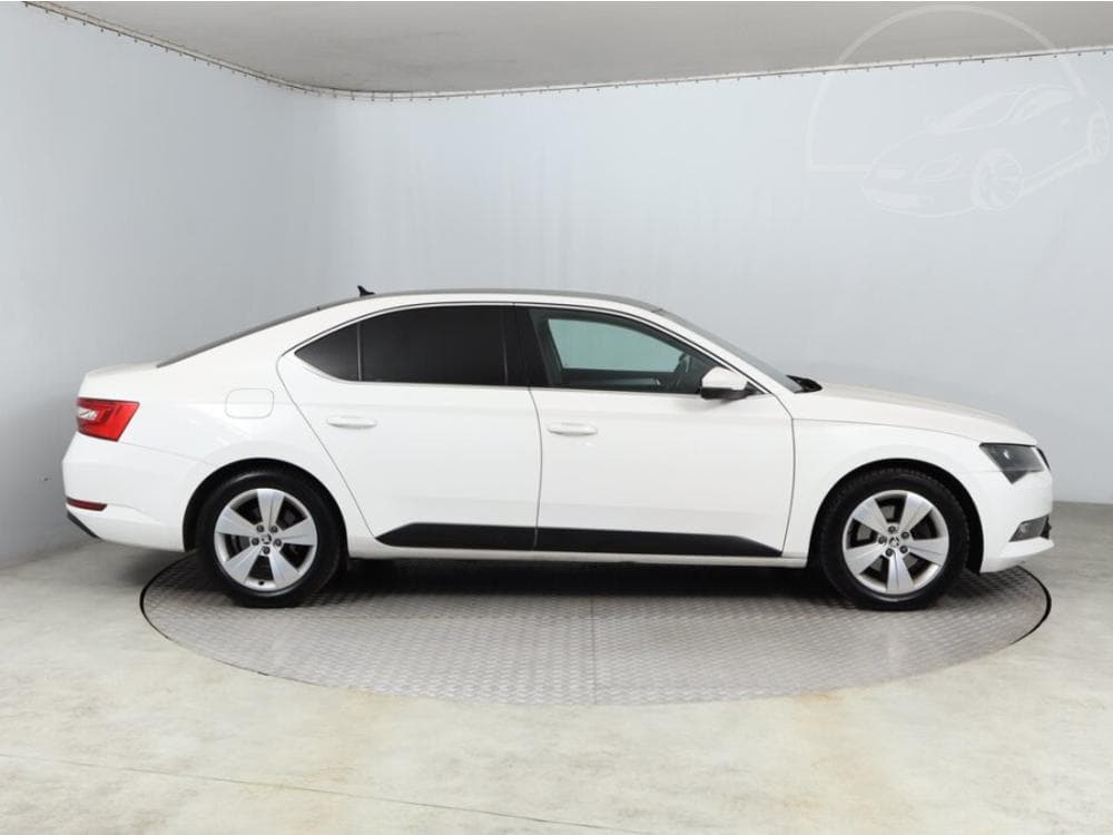 2018 Škoda SUPERB - 11