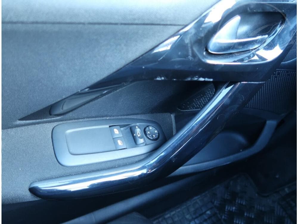 2019 Peugeot 208 - 13