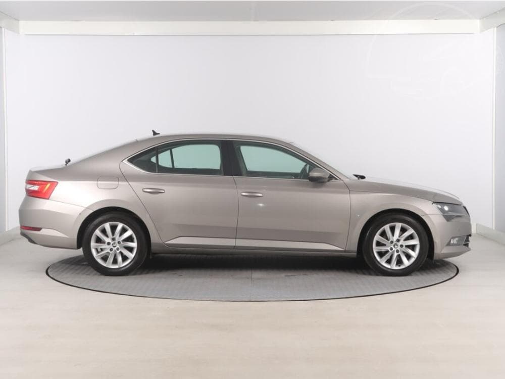 2015 Škoda SUPERB - 6