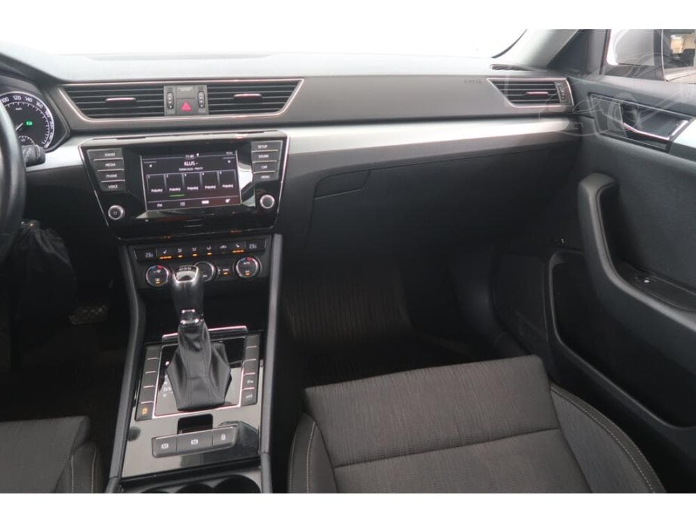 2015 Škoda SUPERB - 8