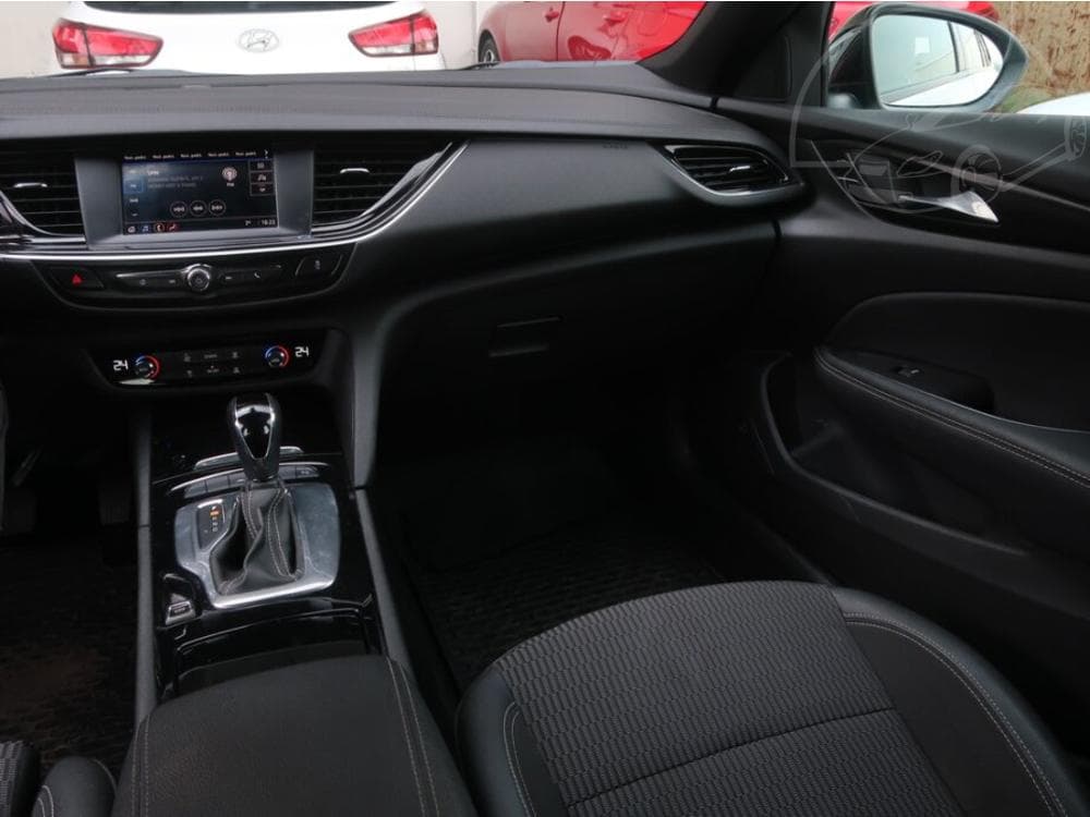 2021 Opel INSIGNIA - 22