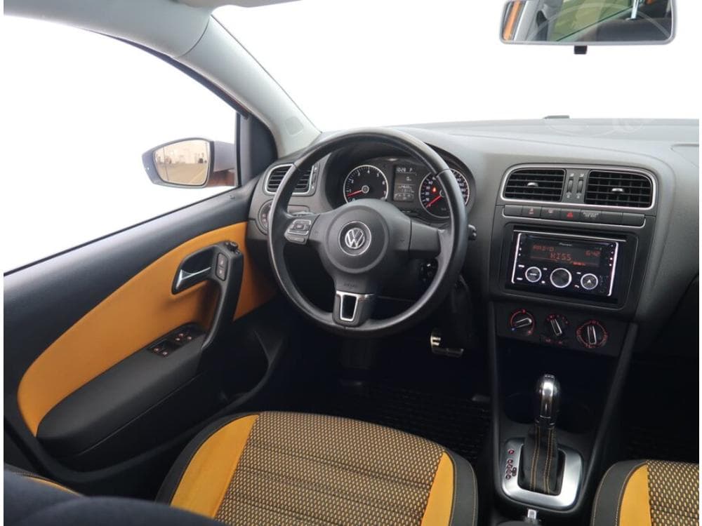 2011 Volkswagen Polo - 7