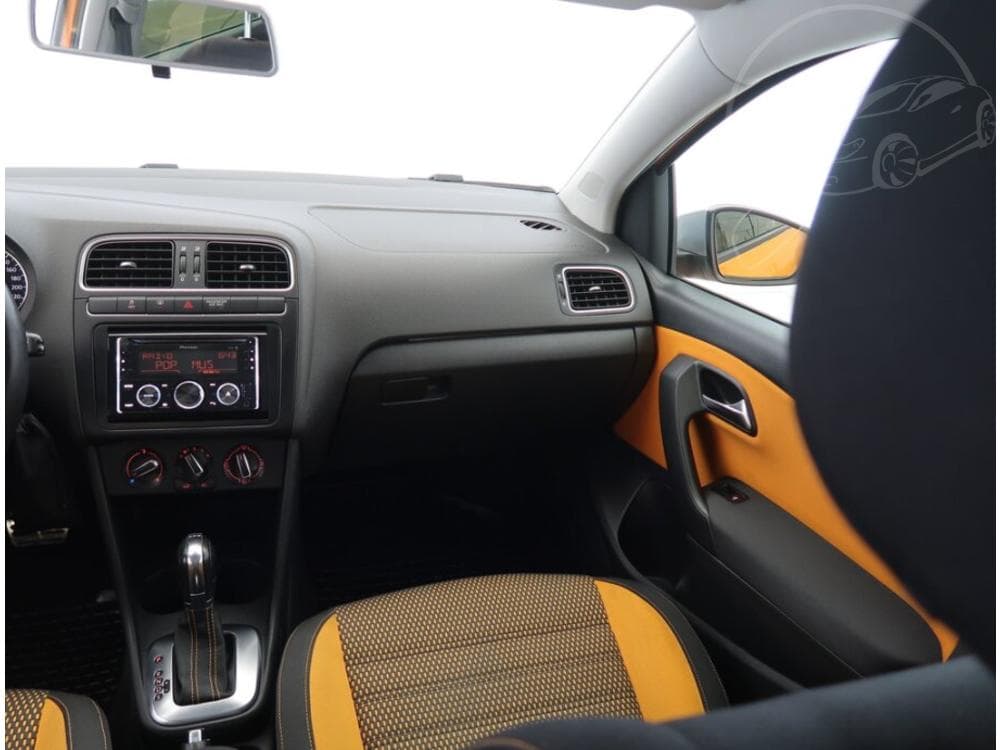 2011 Volkswagen Polo - 8