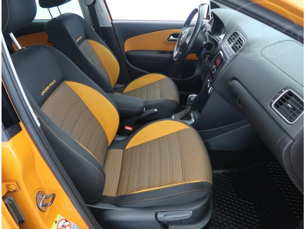 2011 Volkswagen Polo - 9