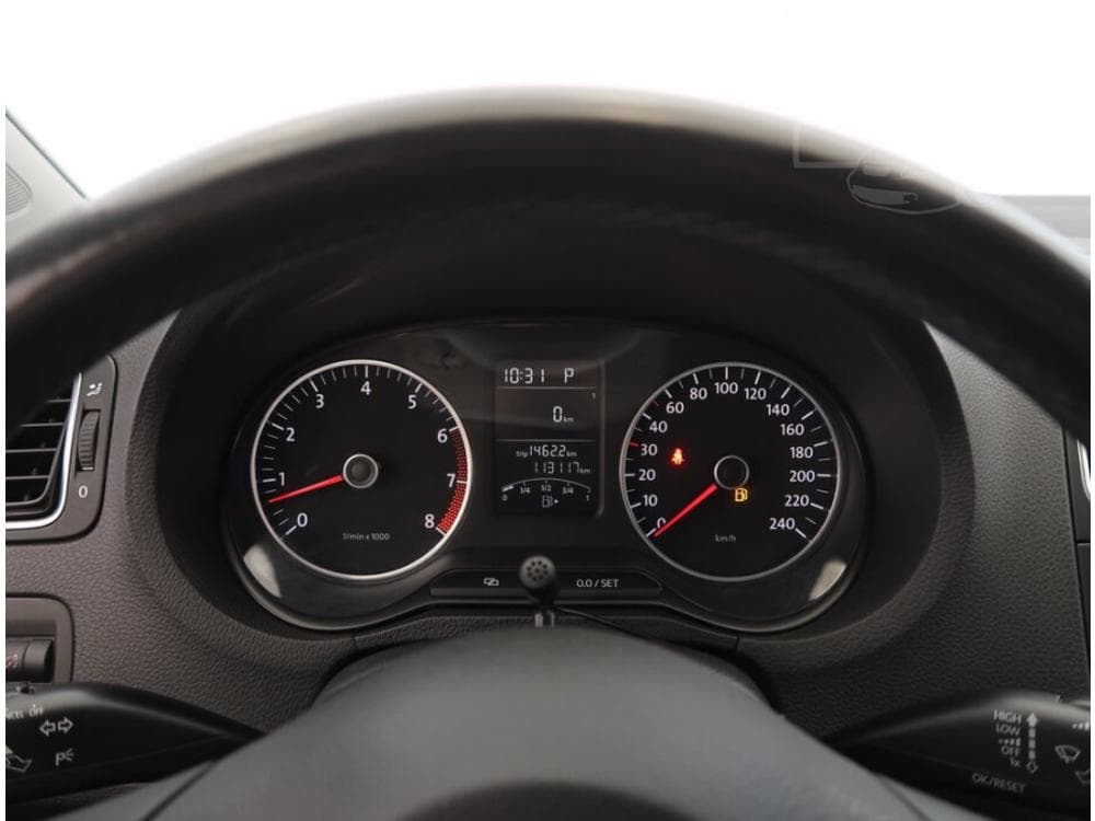 2011 Volkswagen Polo - 11