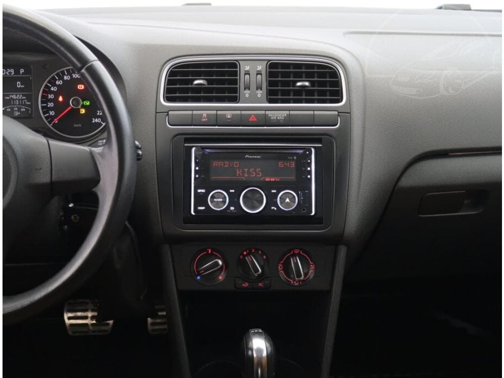 2011 Volkswagen Polo - 12