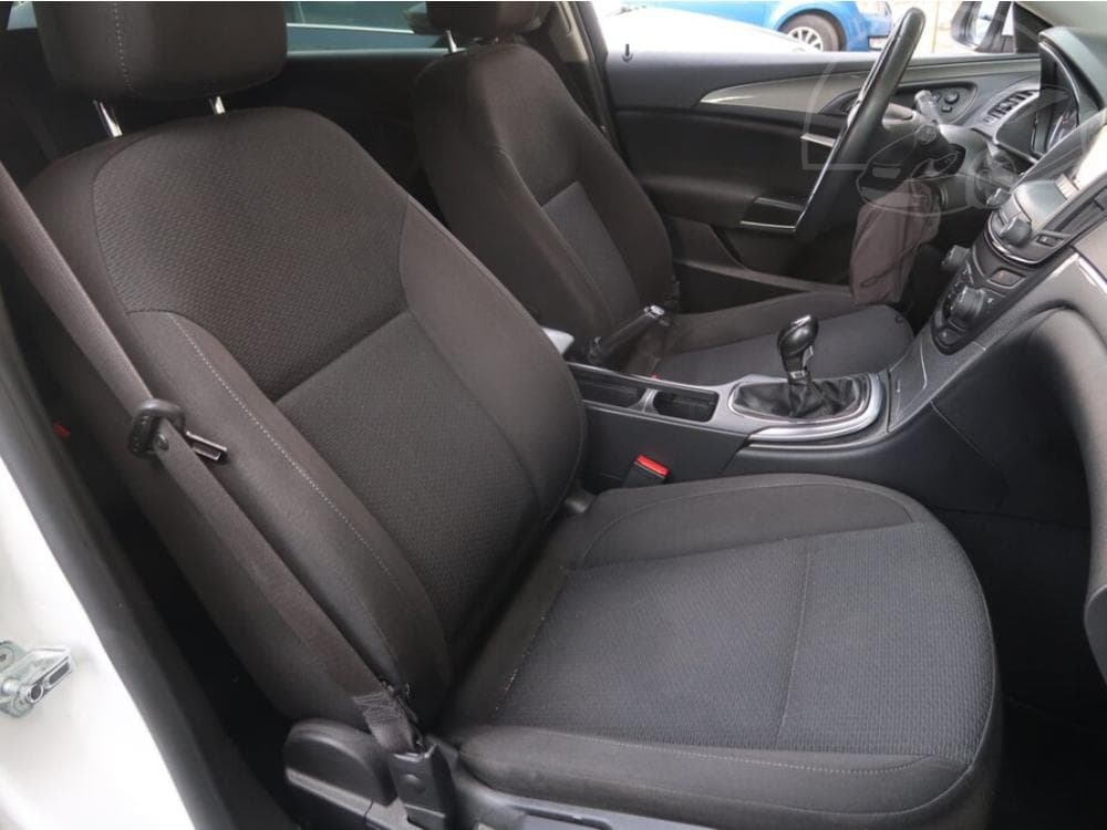 2014 Opel INSIGNIA - 9