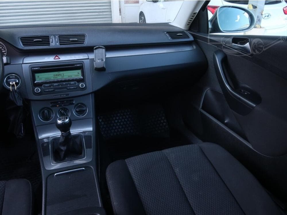 2009 Volkswagen PASSAT - 8