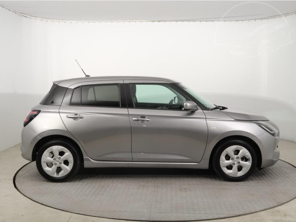 2025 Suzuki SWIFT - 11