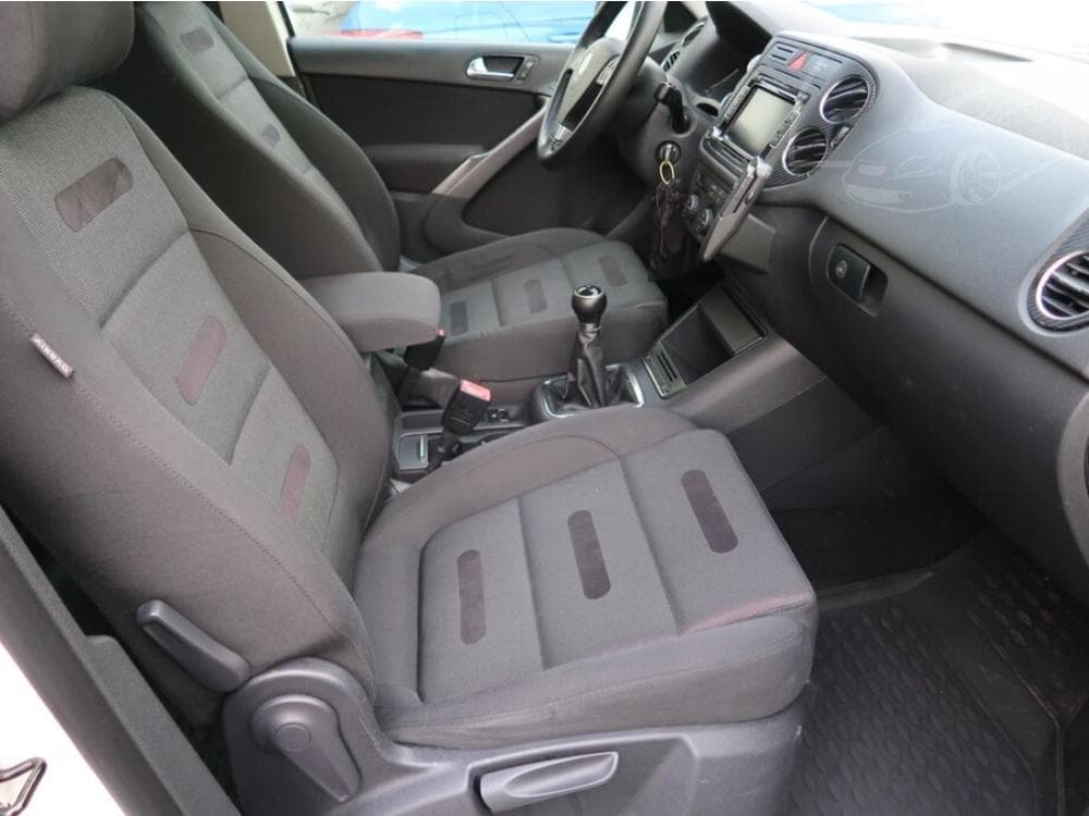 2009 Volkswagen TIGUAN - 9