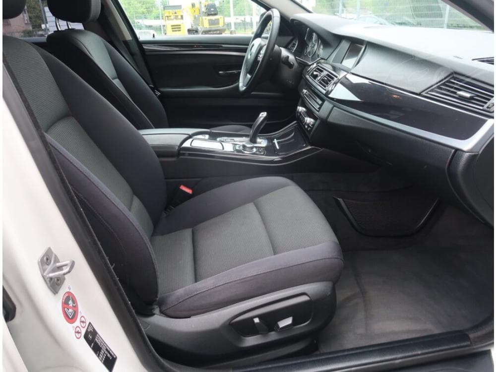 2015 BMW 5-SERIES - 9