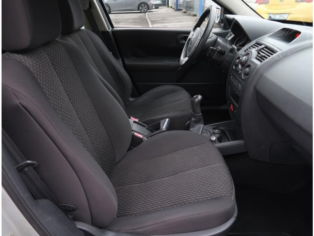 2005 Renault MEGANE - 9