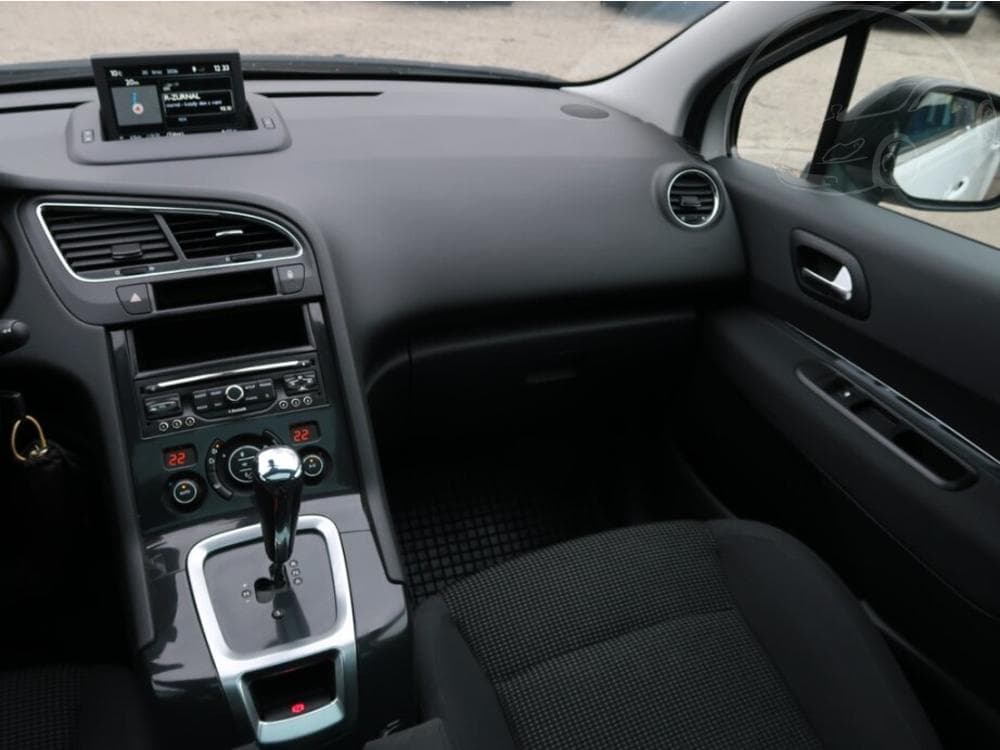 2014 Peugeot 5008 - 29