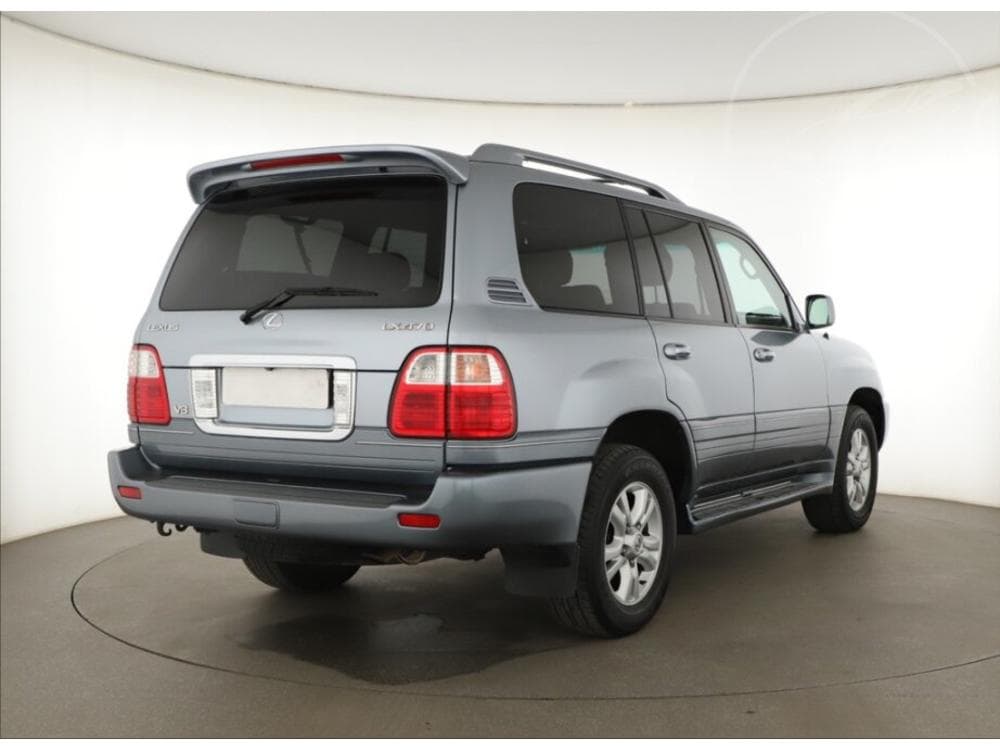 2004 Lexus LX - 13